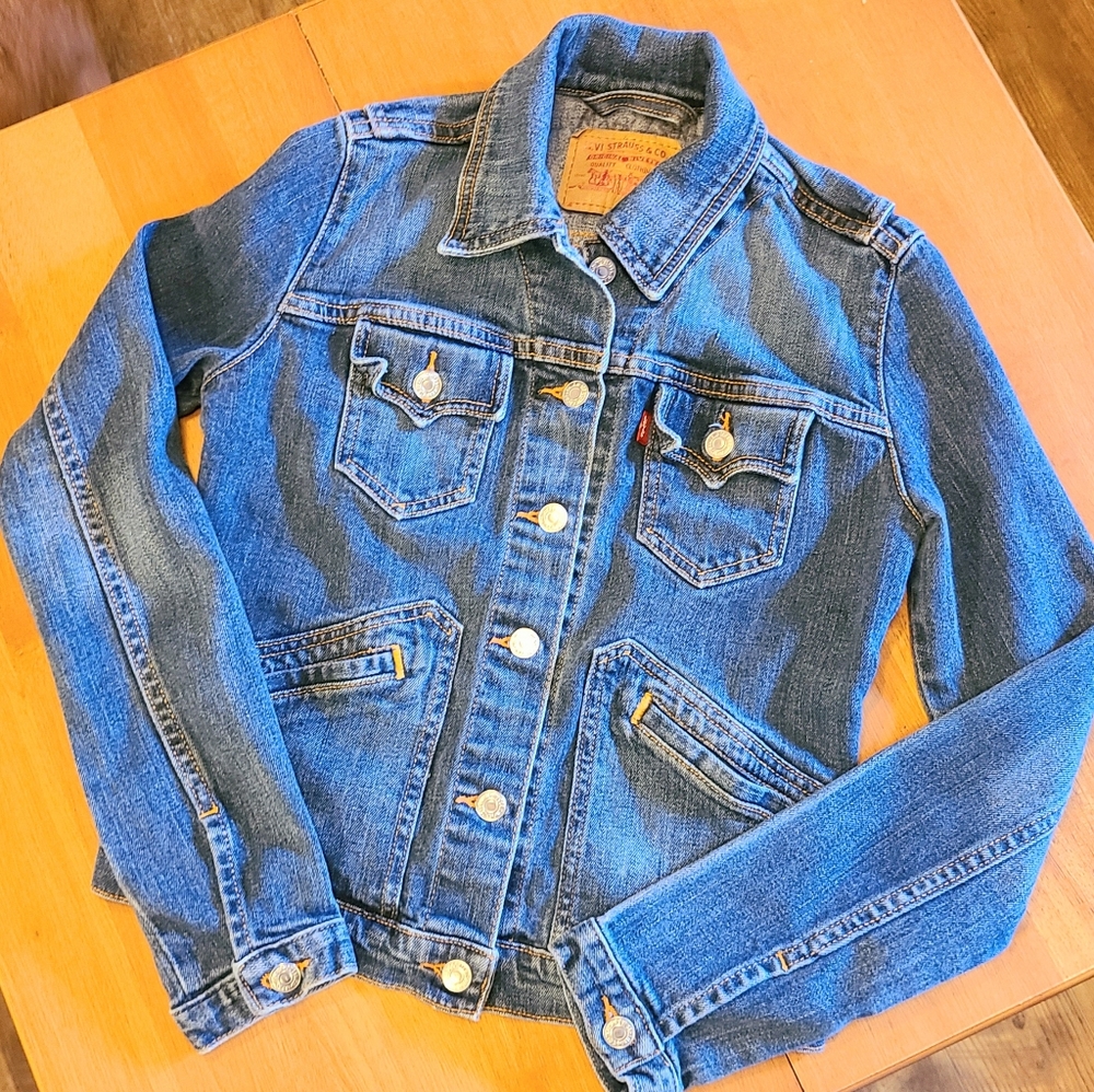 LEVI's Jean Jacket - Picture 3 of 10